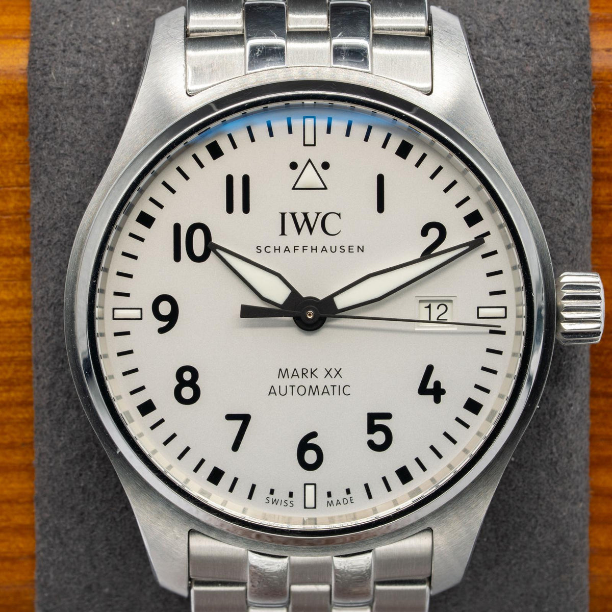 IWC Pilot's Watch Mark XX IW328208 White/Silver Dial Bracelet Full Kit Warranty to 2032