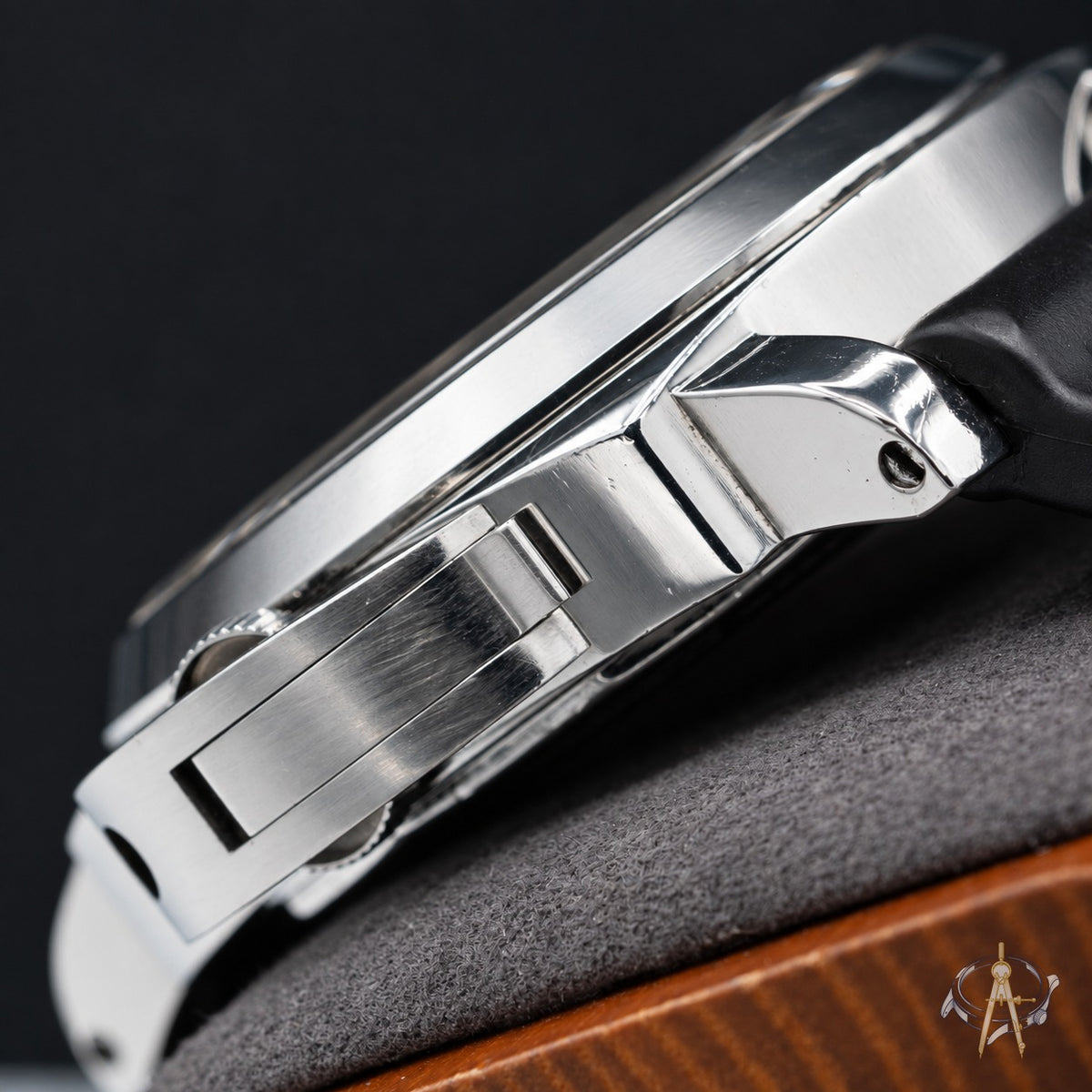 2009 Panerai Luminor Base PAM00112 | 44mm | Steel | Sandwich Dial | Box & Papers