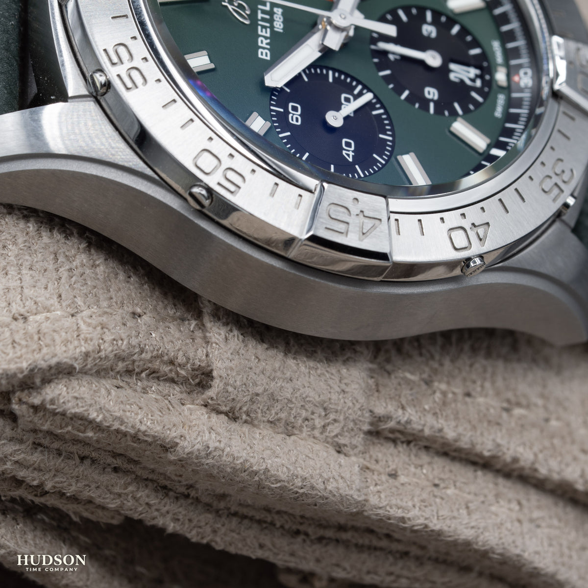 Breitling Avenger B01 Chronograph 42 AB0146 Green Dial Green Strap Steel Automatic Box and Manuals
