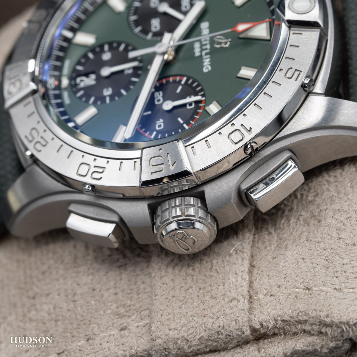 Breitling Avenger B01 Chronograph 42 AB0146 Green Dial Green Strap Steel Automatic Box and Manuals