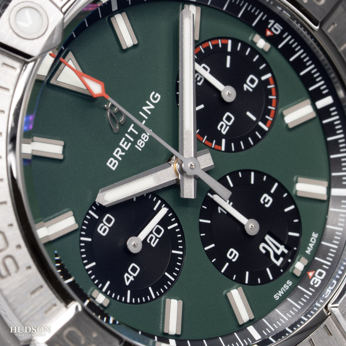 Breitling Avenger B01 Chronograph 42 AB0146 Green Dial Green Strap Steel Automatic Box and Manuals