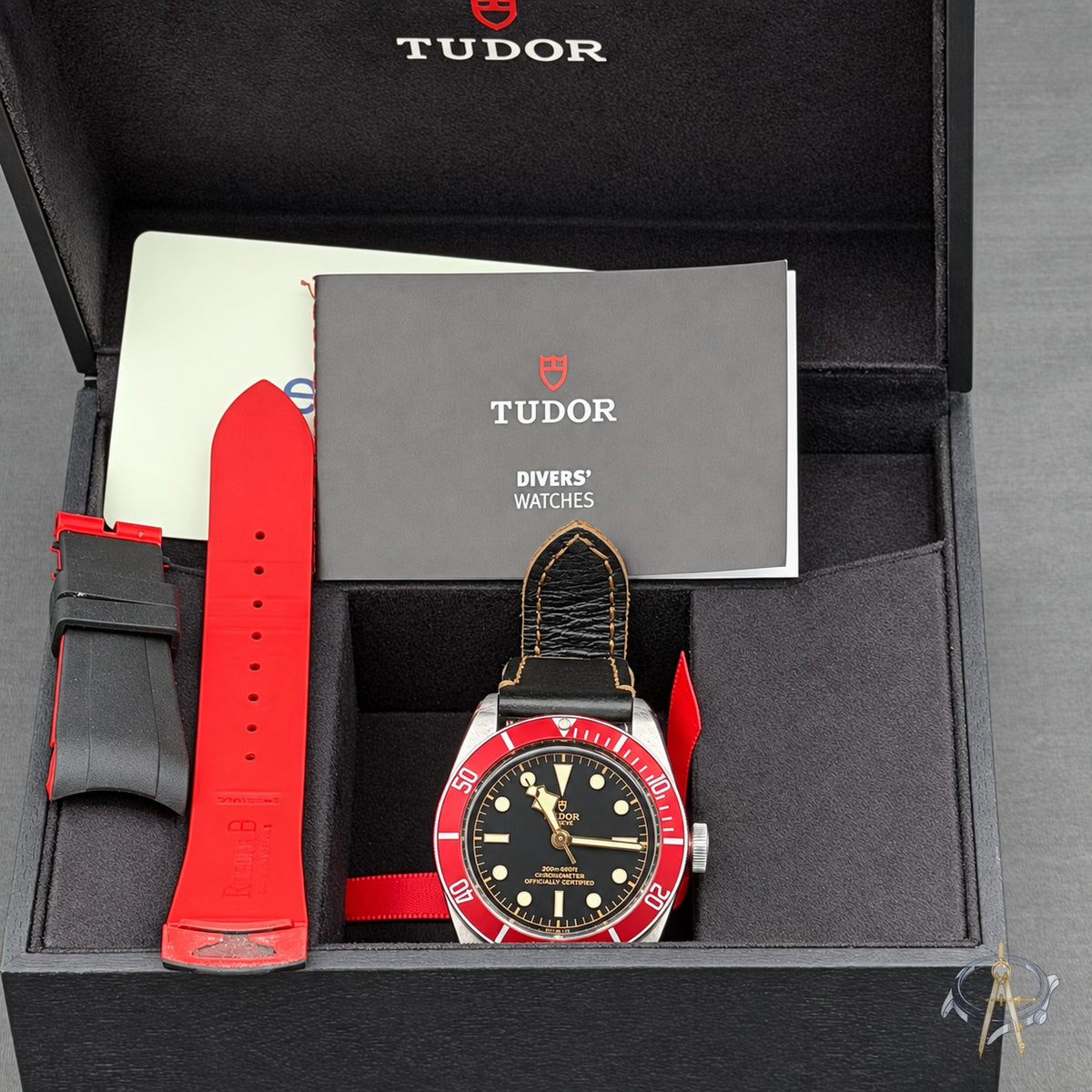 Tudor Black Bay Heritage Burgundy | 79230R-0005 | 41 | Steel | Box & Extra Strap